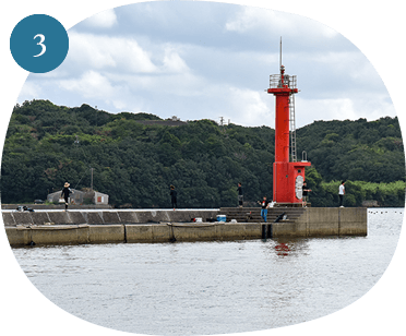 赤い灯台が目印港から1番遠い堤防